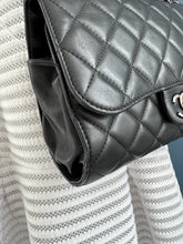 Lade das Bild in den Galerie-Viewer, CHANEL CLASSIC FLAP SMALL / BEUTEL
