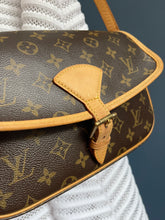 Lade das Bild in den Galerie-Viewer, LOUIS VUITTON SOLOGNE
