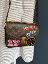 Lade das Bild in den Galerie-Viewer, LOUIS VUITTON MÉTIS PATCHES
