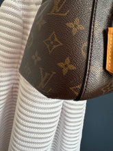 Lade das Bild in den Galerie-Viewer, LOUIS VUITTON MONTAIGNE
