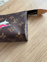 Lade das Bild in den Galerie-Viewer, LOUIS VUITTON MURAKAMI POUCH
