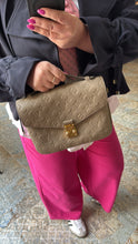 Lade das Bild in den Galerie-Viewer, LOUIS VUITTON MÉTIS EMPREINTE
