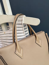 Lade das Bild in den Galerie-Viewer, LOUIS VUITTON W TOTE
