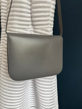 Lade das Bild in den Galerie-Viewer, CÉLINE BOX
