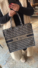 Lade das Bild in den Galerie-Viewer, DIOR TOTE BOOK LARGE
