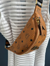Lade das Bild in den Galerie-Viewer, MCM GÜRTELTASCHE
