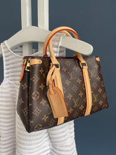 Lade das Bild in den Galerie-Viewer, LOUIS VUITTON SOUFFLOT BB
