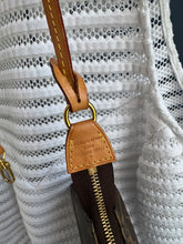 Lade das Bild in den Galerie-Viewer, LOUIS VUITTON POCHETTE ACCESSOIRES

