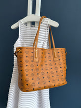 Lade das Bild in den Galerie-Viewer, MCM LIZ SHOPPER MEDIUM
