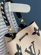 Lade das Bild in den Galerie-Viewer, LOUIS VUITTON NÉONOÉ CRAFTY
