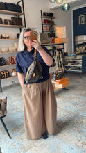 Lade das Bild in den Galerie-Viewer, LOUIS VUITTON BUMBAG
