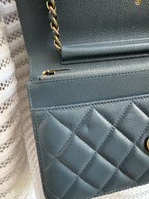 Lade das Bild in den Galerie-Viewer, CHANEL WOC
