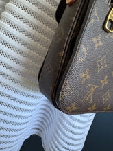 Lade das Bild in den Galerie-Viewer, LOUIS VUITTON MÉTIS
