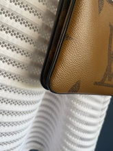 Lade das Bild in den Galerie-Viewer, LOUIS VUITTON DOUBLE ZIP POCHETTE REVERSE
