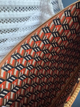 Lade das Bild in den Galerie-Viewer, MCM CLUTCH
