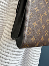 Lade das Bild in den Galerie-Viewer, LOUIS VUITTON VICTOIRE
