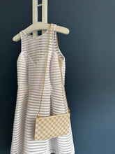 Lade das Bild in den Galerie-Viewer, LOUIS VUITTON CLUTCH
