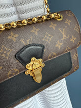Lade das Bild in den Galerie-Viewer, LOUIS VUITTON VICTOIRE
