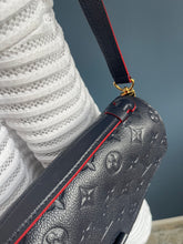 Lade das Bild in den Galerie-Viewer, LOUIS VUITTON MÉTIS EMPREINTE
