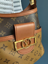 Lade das Bild in den Galerie-Viewer, LOUIS VUITTON DAUPHINE HOBO
