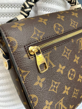 Lade das Bild in den Galerie-Viewer, LOUIS VUITTON MÉTIS CREME
