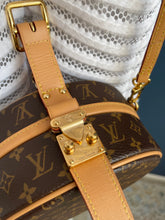 Lade das Bild in den Galerie-Viewer, LOUIS VUITTON PETITE BOITE CHAPEAU
