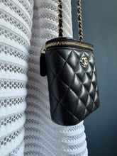 Lade das Bild in den Galerie-Viewer, CHANEL VANITY
