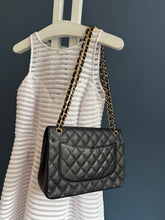 Lade das Bild in den Galerie-Viewer, CHANEL DOUBLE FLAP JUMBO
