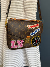 Lade das Bild in den Galerie-Viewer, LOUIS VUITTON MÉTIS PATCHES
