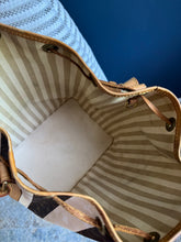Lade das Bild in den Galerie-Viewer, LOUIS VUITTON NOÉ GRANDE RAYURES
