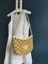Lade das Bild in den Galerie-Viewer, MCM HIMMEL HOBO BAG
