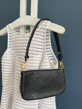 Lade das Bild in den Galerie-Viewer, LOUIS VUITTON POCHETTE
