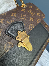 Lade das Bild in den Galerie-Viewer, LOUIS VUITTON VICTOIRE
