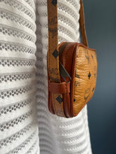 Lade das Bild in den Galerie-Viewer, MCM VINTAGE MINI CROSSBODY
