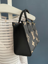 Lade das Bild in den Galerie-Viewer, LOUIS VUITTON ONTHEGO PM BICOLOR
