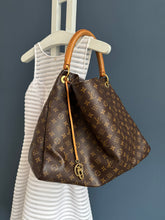 Lade das Bild in den Galerie-Viewer, LOUIS VUITTON ARTSY GM
