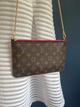 Lade das Bild in den Galerie-Viewer, LOUIS VUITTON CLUTCH
