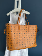 Lade das Bild in den Galerie-Viewer, MCM SHOPPER LARGE
