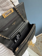 Lade das Bild in den Galerie-Viewer, CHANEL GOLDEN CLASS WOC
