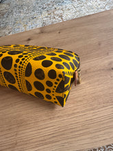Lade das Bild in den Galerie-Viewer, LOUIS VUITTON KUSAMA KOSMETIKTASCHE
