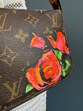 Lade das Bild in den Galerie-Viewer, LOUIS VUITTON POCHETTE ACCESSOIRES

