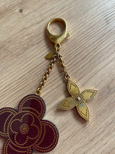 Lade das Bild in den Galerie-Viewer, LOUIS VUITTON TASCHENANHÄNGER
