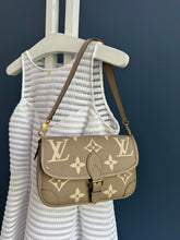 Lade das Bild in den Galerie-Viewer, LOUIS VUITTON DIANE BICOLOR EMPREINTE
