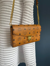 Lade das Bild in den Galerie-Viewer, MCM MILLIE
