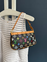 Lade das Bild in den Galerie-Viewer, LOUIS VUITTON POCHETTE ACCESSOIRES
