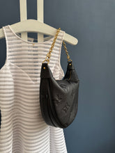 Lade das Bild in den Galerie-Viewer, LOUIS VUITTON LOOP HOBO EMPREINTE
