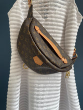 Lade das Bild in den Galerie-Viewer, LOUIS VUITTON BUMBAG
