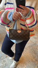 Lade das Bild in den Galerie-Viewer, LOUIS VUITTON POCHETTE
