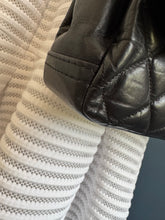 Lade das Bild in den Galerie-Viewer, CHANEL LADY PEARLY FLAP BAG
