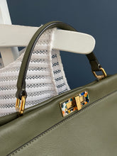 Lade das Bild in den Galerie-Viewer, FENDI PEEKABOO LARGE
